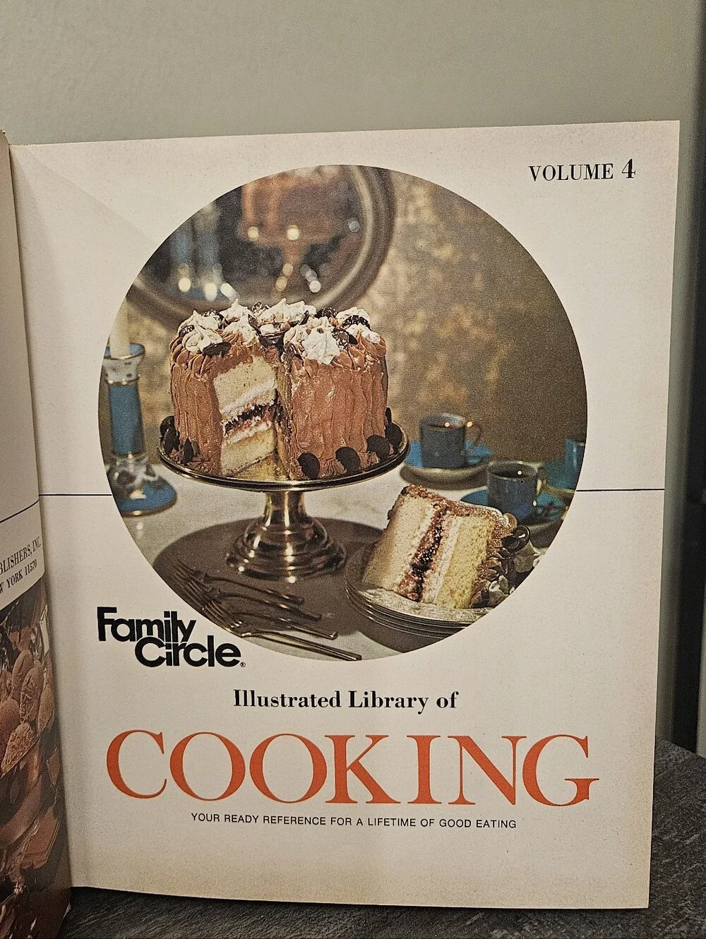 Lot of 2 Vintage 1972 Family Circle Cookbooks Vol 4 Cake Candy